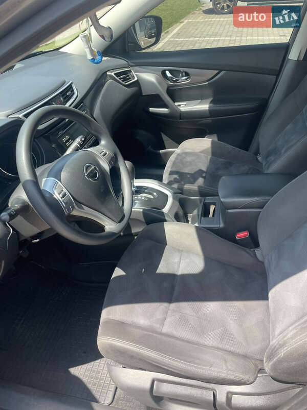 Внедорожник / Кроссовер Nissan Rogue 2015 в Кривом Роге