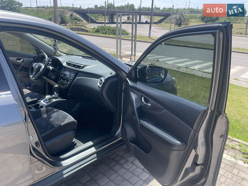 Внедорожник / Кроссовер Nissan Rogue 2015 в Кривом Роге