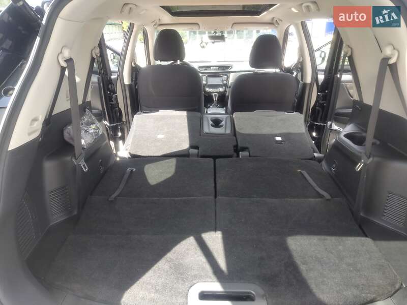 Внедорожник / Кроссовер Nissan Rogue 2016 в Харькове
