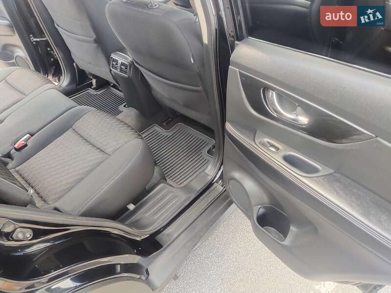 Внедорожник / Кроссовер Nissan Rogue 2016 в Харькове