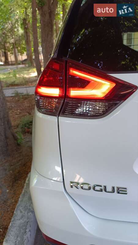 Позашляховик / Кросовер Nissan Rogue 2017 в Львові