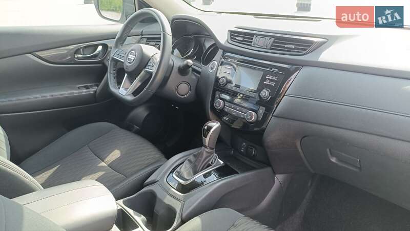 Позашляховик / Кросовер Nissan Rogue 2017 в Львові