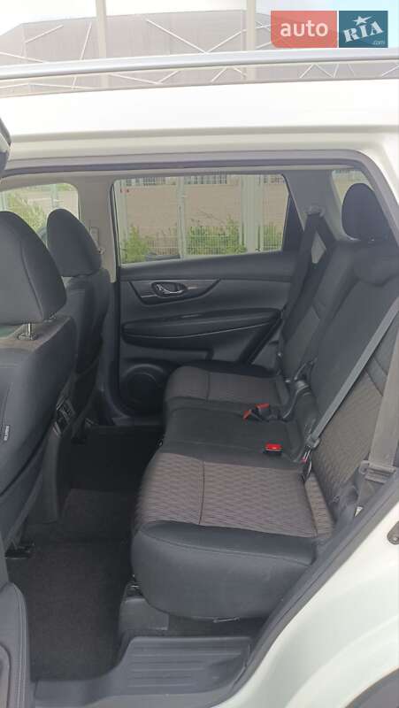 Позашляховик / Кросовер Nissan Rogue 2017 в Львові