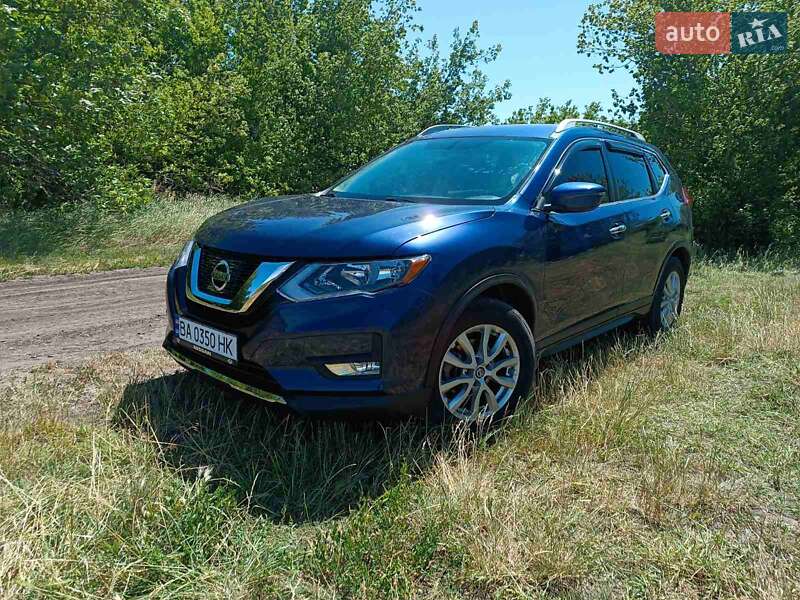 Позашляховик / Кросовер Nissan Rogue 2017 в Малій Висці