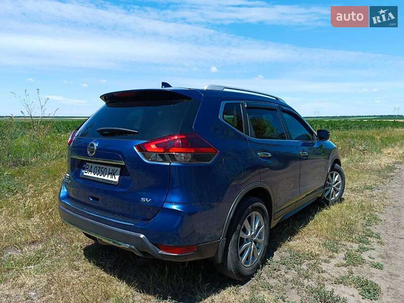 Позашляховик / Кросовер Nissan Rogue 2017 в Малій Висці