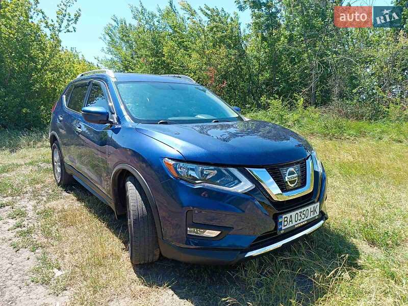 Позашляховик / Кросовер Nissan Rogue 2017 в Малій Висці