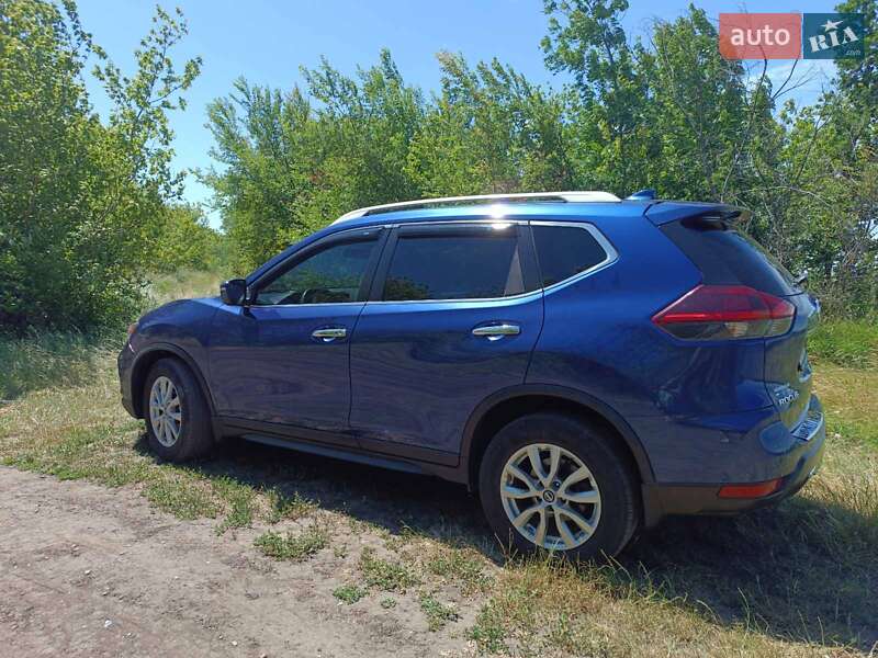 Позашляховик / Кросовер Nissan Rogue 2017 в Малій Висці
