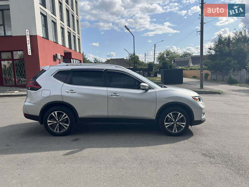 Позашляховик / Кросовер Nissan Rogue 2020 в Рокитному