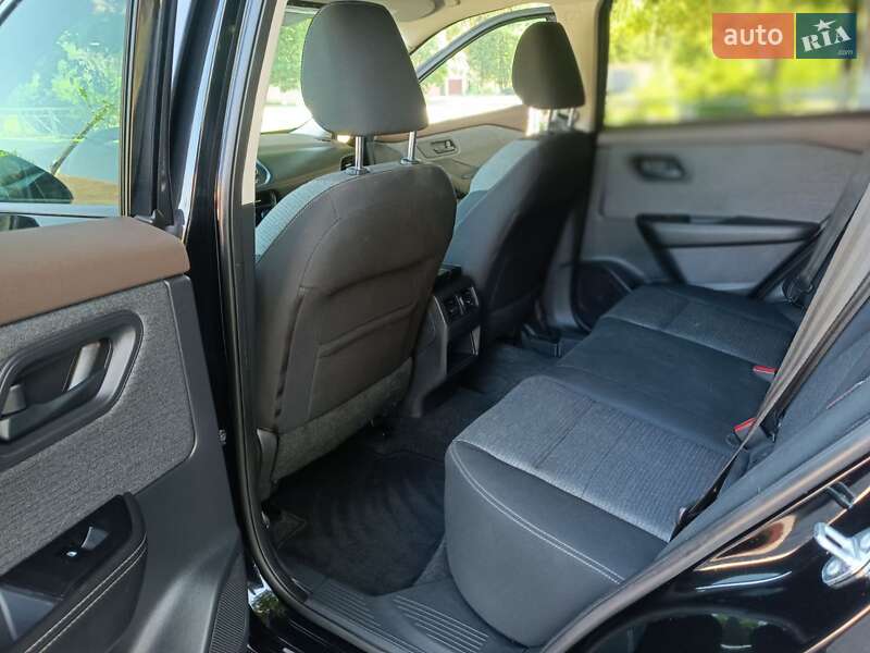 Внедорожник / Кроссовер Nissan Rogue 2021 в Дубно