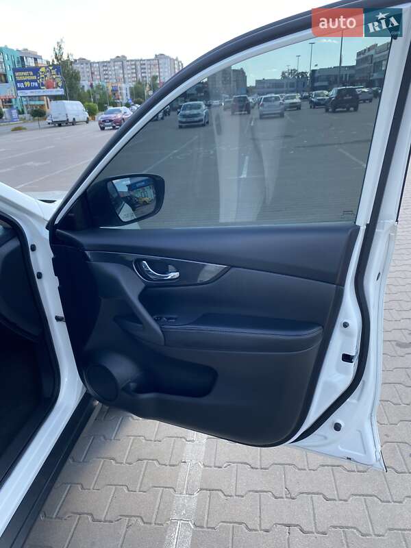 Позашляховик / Кросовер Nissan Rogue 2016 в Києві