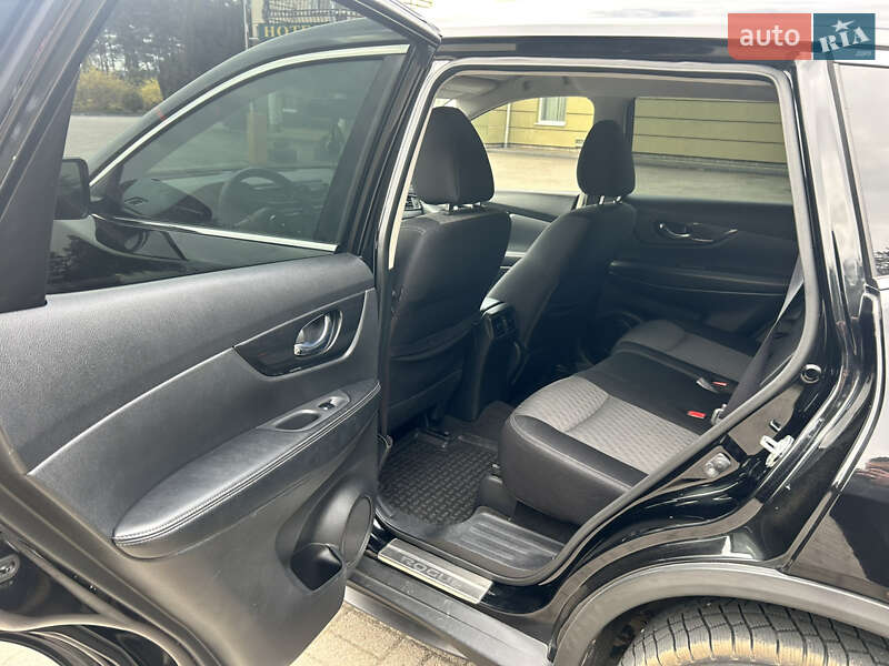 Позашляховик / Кросовер Nissan Rogue 2017 в Львові