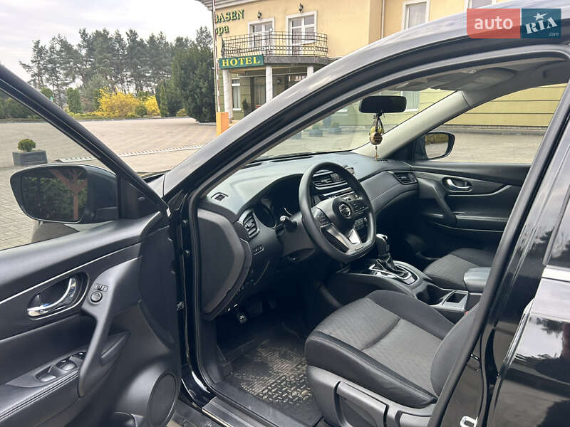 Позашляховик / Кросовер Nissan Rogue 2017 в Львові