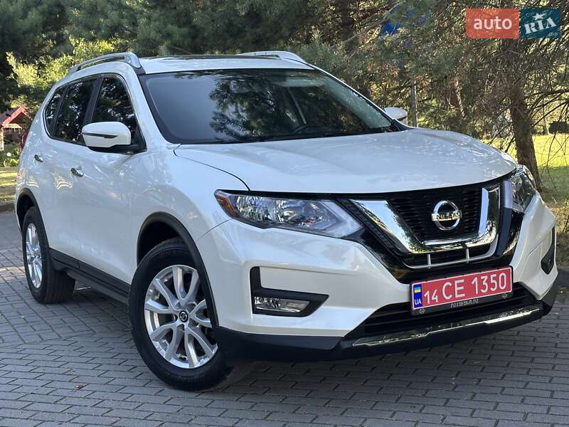 Внедорожник / Кроссовер Nissan Rogue 2017 в Дрогобыче