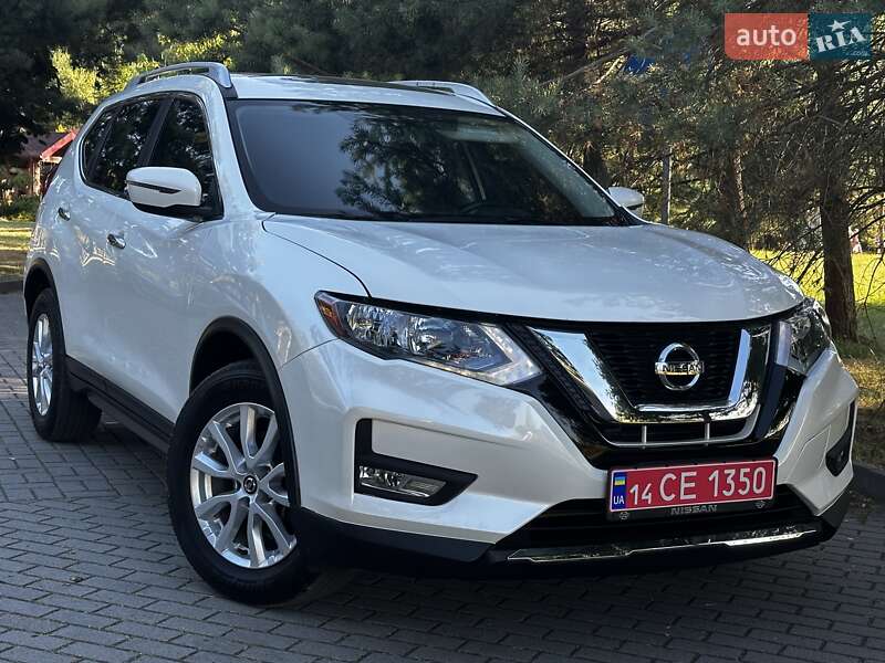 Внедорожник / Кроссовер Nissan Rogue 2017 в Дрогобыче