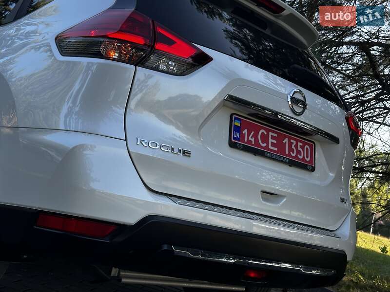 Внедорожник / Кроссовер Nissan Rogue 2017 в Дрогобыче