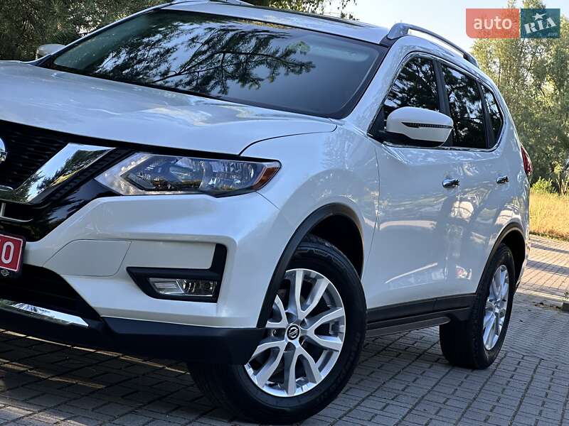 Внедорожник / Кроссовер Nissan Rogue 2017 в Дрогобыче