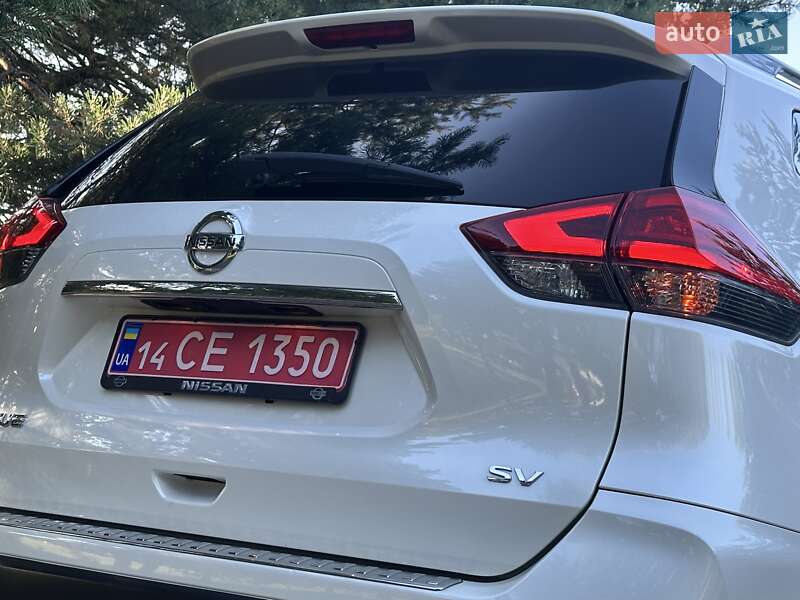 Внедорожник / Кроссовер Nissan Rogue 2017 в Дрогобыче
