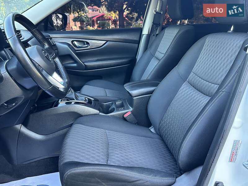 Внедорожник / Кроссовер Nissan Rogue 2017 в Дрогобыче
