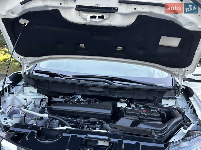 Внедорожник / Кроссовер Nissan Rogue 2017 в Дрогобыче