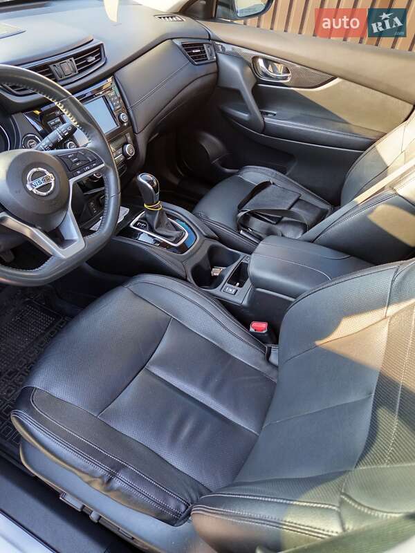 Внедорожник / Кроссовер Nissan Rogue 2017 в Киеве