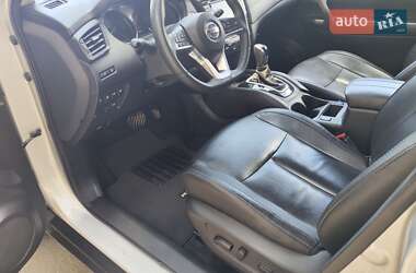 Внедорожник / Кроссовер Nissan Rogue 2018 в 