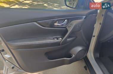 Внедорожник / Кроссовер Nissan Rogue 2018 в 