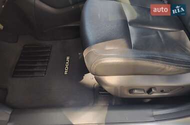 Внедорожник / Кроссовер Nissan Rogue 2018 в 