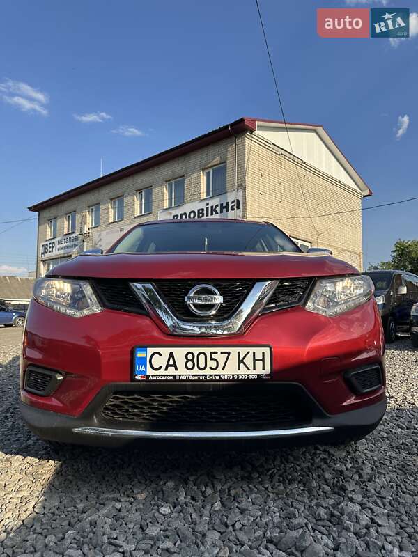Внедорожник / Кроссовер Nissan Rogue 2016 в Смеле