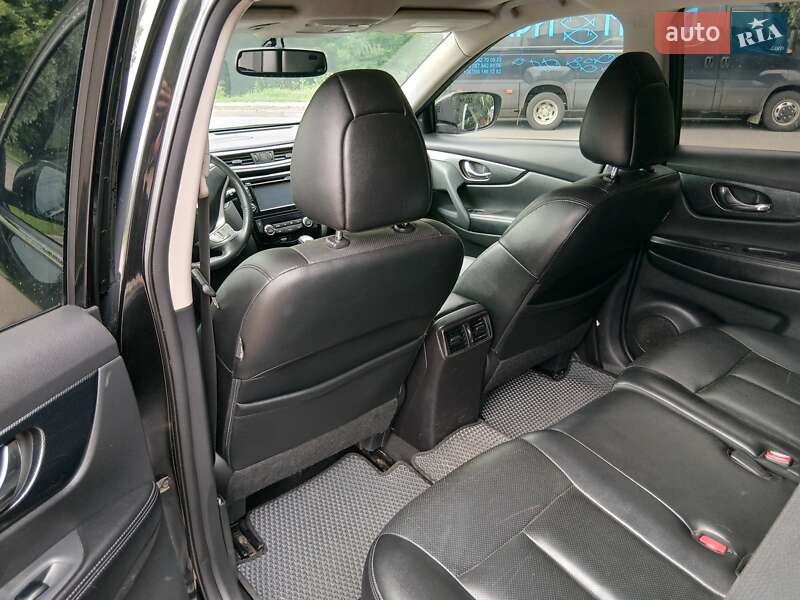 Внедорожник / Кроссовер Nissan Rogue 2015 в Сумах