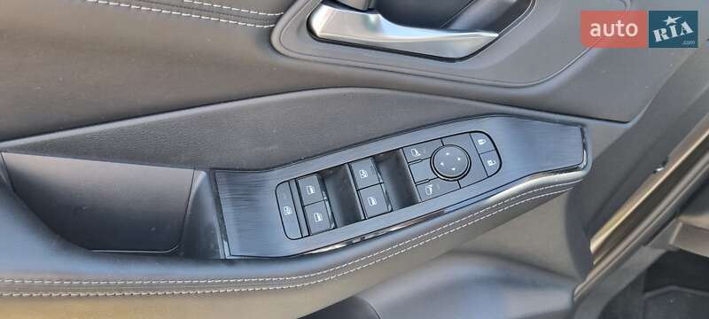 Позашляховик / Кросовер Nissan Rogue 2024 в Києві