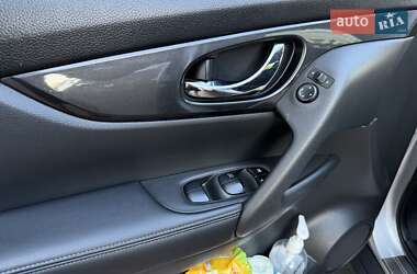 Внедорожник / Кроссовер Nissan Rogue 2019 в 
