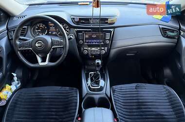 Внедорожник / Кроссовер Nissan Rogue 2019 в 