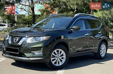 Внедорожник / Кроссовер Nissan Rogue 2018 в 