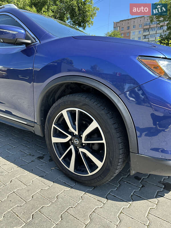 Позашляховик / Кросовер Nissan Rogue 2019 в Чернівцях