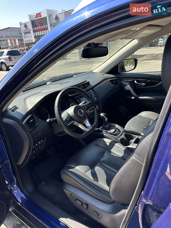 Позашляховик / Кросовер Nissan Rogue 2019 в Чернівцях