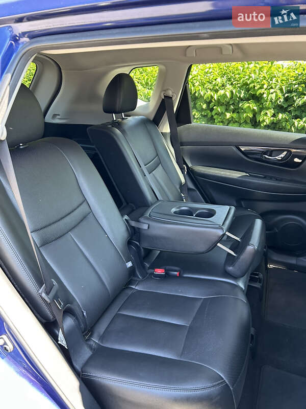 Позашляховик / Кросовер Nissan Rogue 2019 в Чернівцях