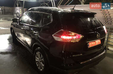 Позашляховик / Кросовер Nissan Rogue 2015 в Львові