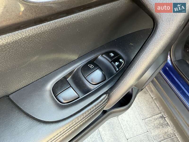 Внедорожник / Кроссовер Nissan Rogue 2018 в Днепре