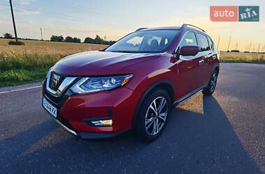 Внедорожник / Кроссовер Nissan Rogue 2017 в Калиновке