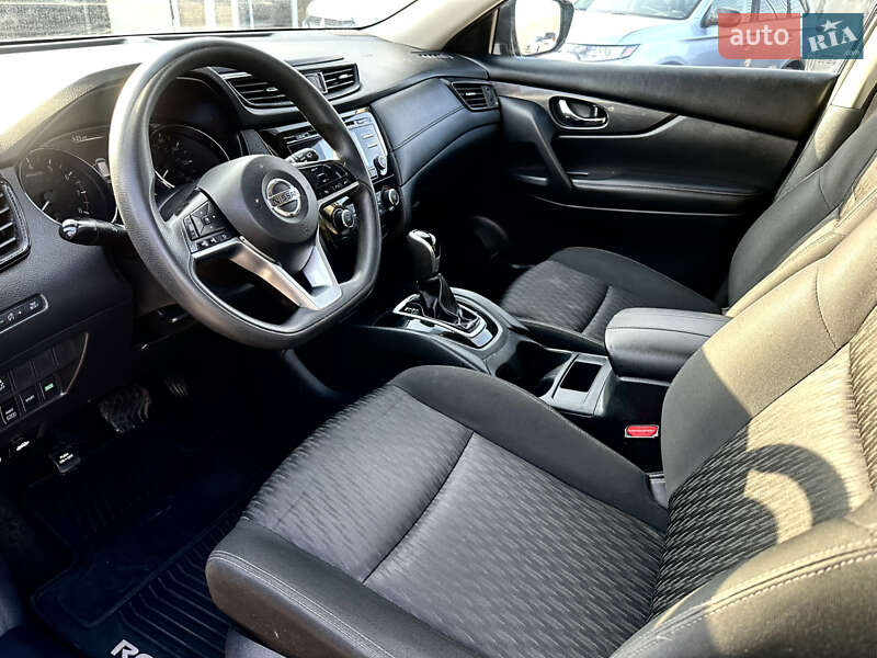 Позашляховик / Кросовер Nissan Rogue 2017 в Львові