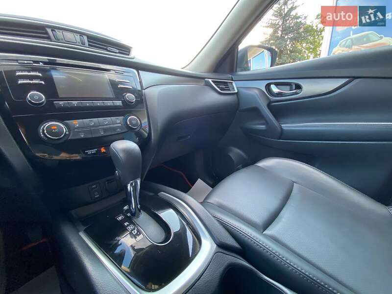 Внедорожник / Кроссовер Nissan Rogue 2016 в Львове