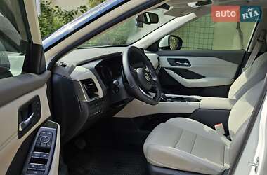 Внедорожник / Кроссовер Nissan Rogue 2023 в 