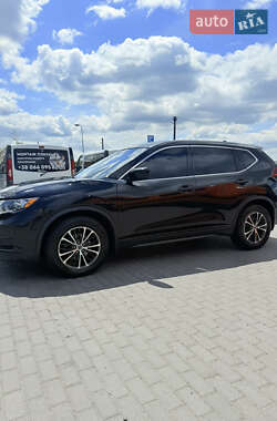 Внедорожник / Кроссовер Nissan Rogue 2018 в 