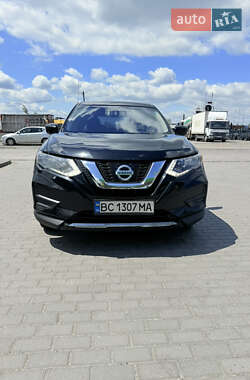 Внедорожник / Кроссовер Nissan Rogue 2018 в 