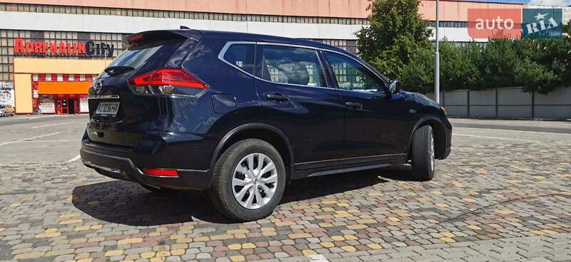 Внедорожник / Кроссовер Nissan Rogue 2017 в Луцке