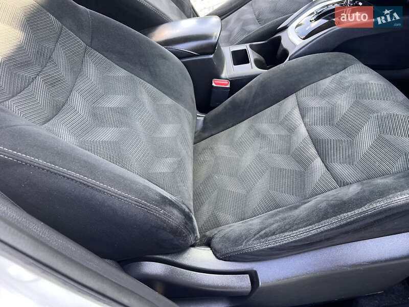 Позашляховик / Кросовер Nissan Rogue 2016 в Рівному