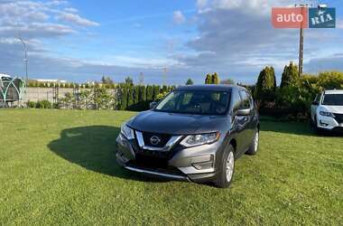 Внедорожник / Кроссовер Nissan Rogue 2017 в 