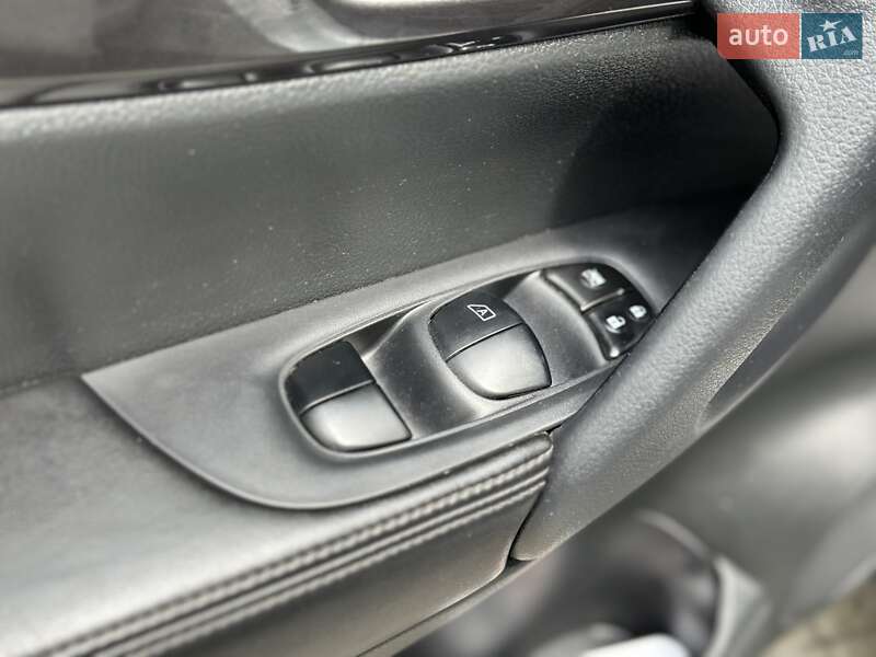 Внедорожник / Кроссовер Nissan Rogue 2019 в Киеве