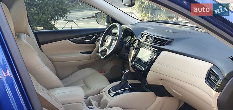 Внедорожник / Кроссовер Nissan Rogue 2017 в 