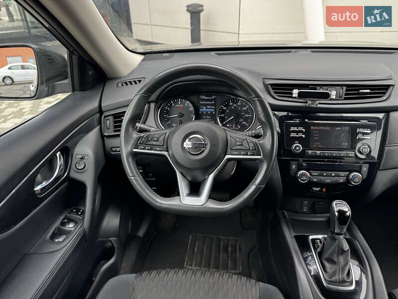 Внедорожник / Кроссовер Nissan Rogue 2017 в Киеве